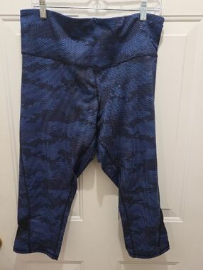 C9 by Champion Black & Blue Dotted Performance Capris